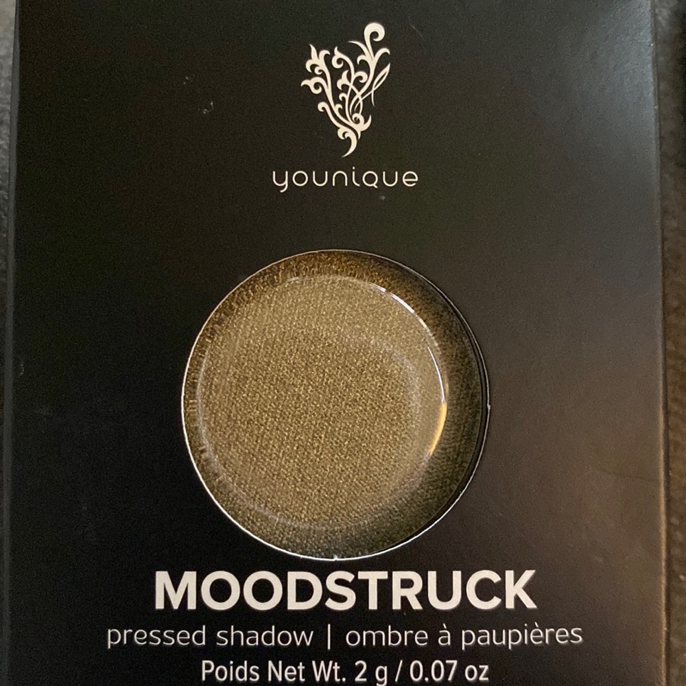 Younique Moodstruck pressed shadow color zazzy